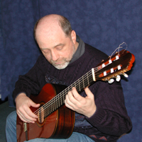 Roberto che suona la chitarra